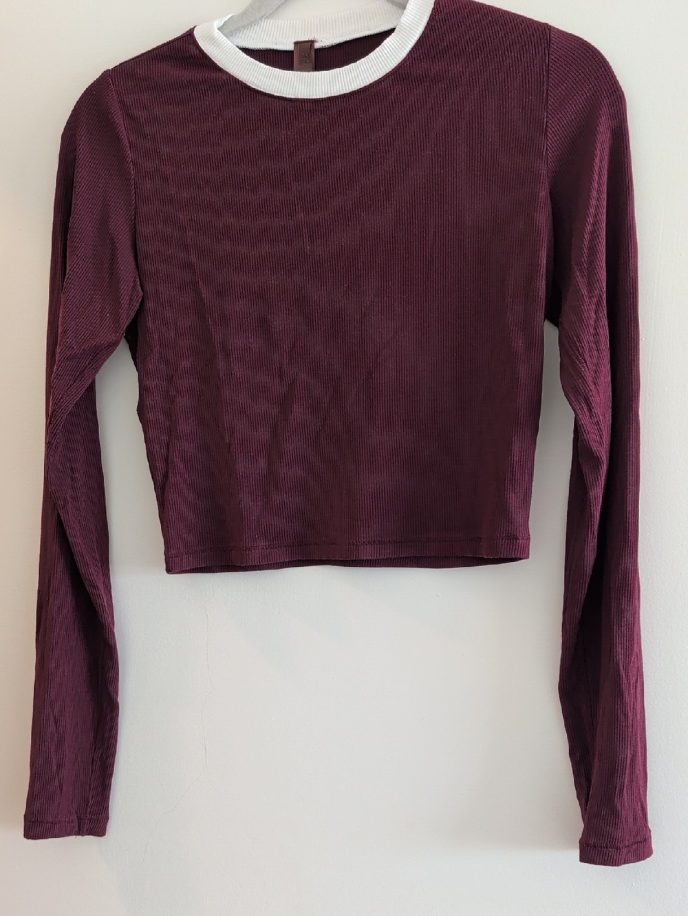 Skims Long-Sleeve Ribbed Crop Top - Burgundy with White Trim